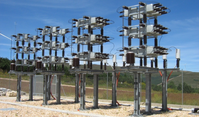Baterías de condensadores en subestación 220 kV parque eólico Cansacaballos (León)