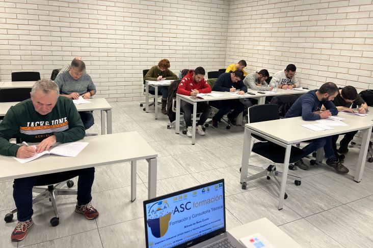 Curso "Seguridad y Maniobras en PP.EE y PFV" - IBERDROLA RENOVABLES Curso "Seguridad y Maniobras en PP.EE y PFV" - IBERDROLA RENOVABLES
